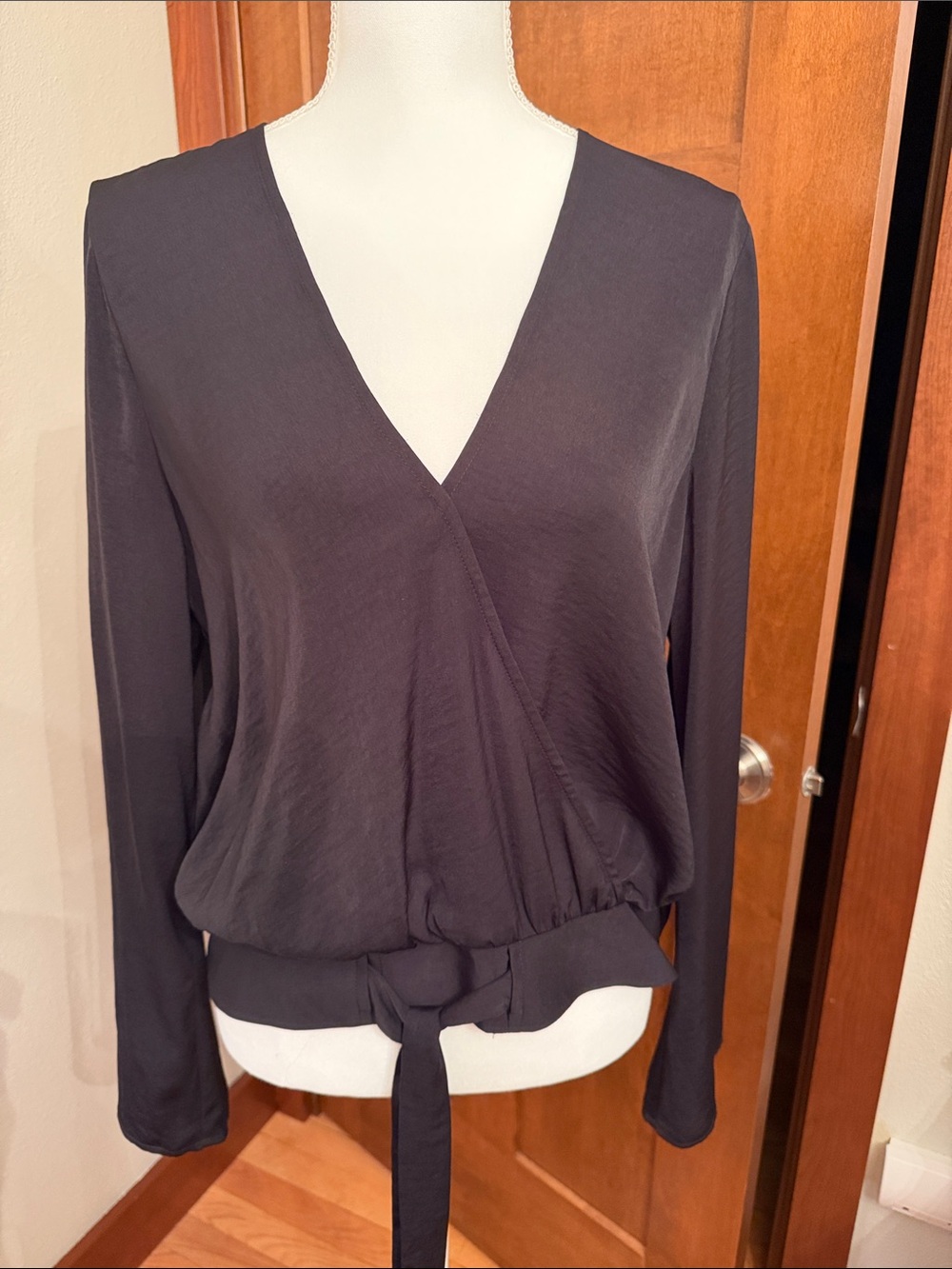 Express Women’s Deep V Long-Sleeve Wrap Top - Black